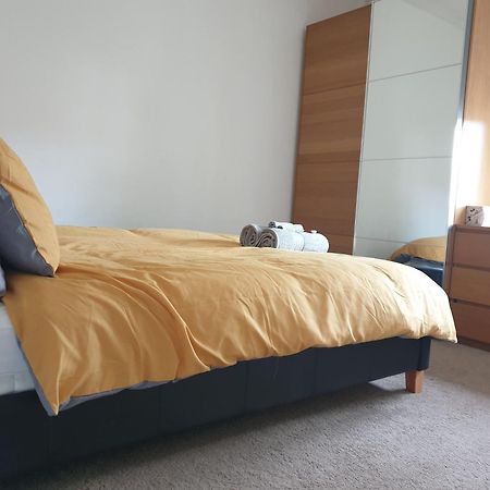 Luxury 1-Bed Apartment With Stunning City Views Perfect For Short Stays In ลอนดอน ภายนอก รูปภาพ